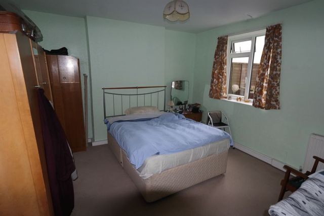  Image of 1 bedroom Flat for sale in Eglinton Hill London SE18 at Eglinton Hill  Shooters Hill, SE18 3NR