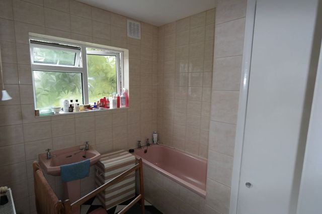  Image of 1 bedroom Flat for sale in Eglinton Hill London SE18 at Eglinton Hill  Shooters Hill, SE18 3NR