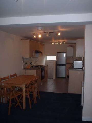  Image of 6 bedroom Maisonette to rent in Eighth Avenue Heaton Newcastle upon Tyne NE6 at Eighth Avenue  Heaton, NE6 5YB