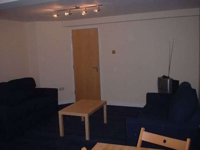  Image of 6 bedroom Maisonette to rent in Eighth Avenue Heaton Newcastle upon Tyne NE6 at Eighth Avenue  Heaton, NE6 5YB