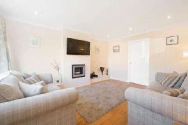  Image of 3 bedroom Detached house for sale in Elmbank Road Langbank Port Glasgow PA14 at Langbank Renfrewshire Langbank, PA14 6YT