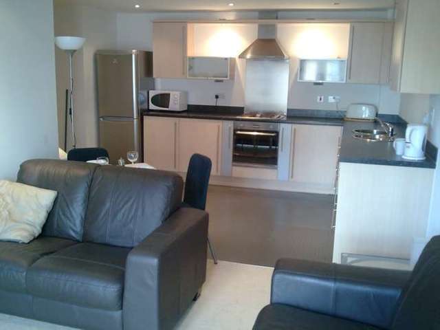  Image of 2 bedroom Apartment to rent in Elmira Way Salford M5 at Elmira Way Salford Quays Salford, M5 3DE