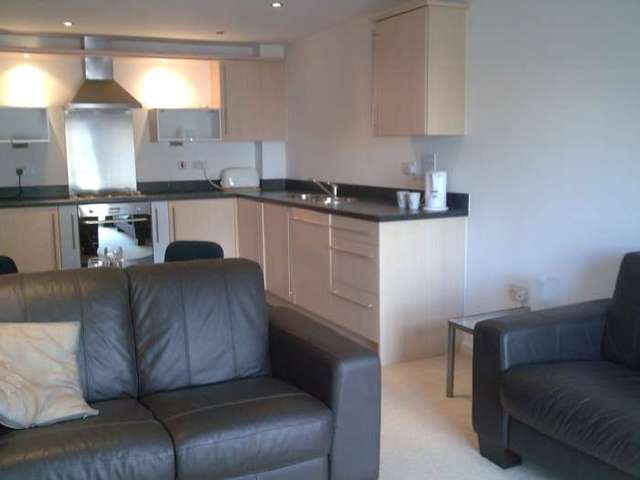  Image of 2 bedroom Apartment to rent in Elmira Way Salford M5 at Elmira Way Salford Quays Salford, M5 3DE