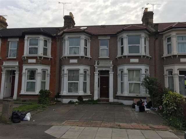  Image of Studio flat for sale in Empress Avenue Cranbrook Ilford IG1 at Ilford Essex Ilford, IG1 3DE