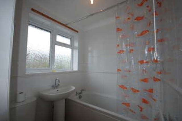  Image of 2 bedroom Property to rent in Chipperfield Close Cranham Upminster RM14 at RM14 3EA  Cranham, RM14 3EA