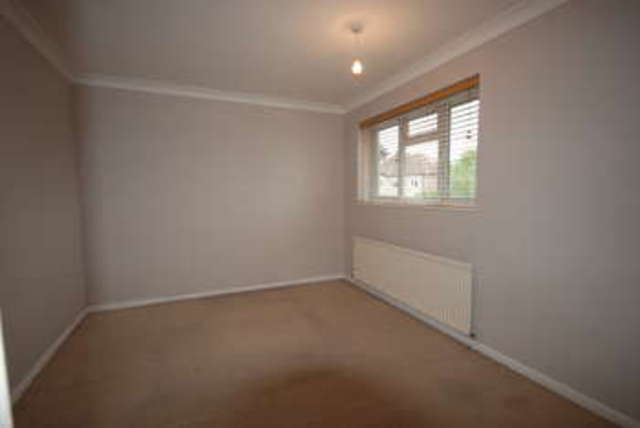  Image of 2 bedroom Property to rent in Chipperfield Close Cranham Upminster RM14 at RM14 3EA  Cranham, RM14 3EA