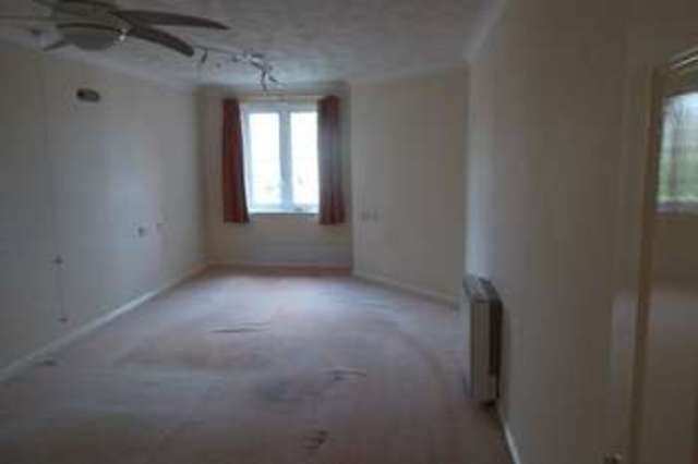  Image of 1 bedroom Flat for sale in Fairfield Road East Grinstead RH19 at Fairfield Road  East Grinstead, RH19 4HD