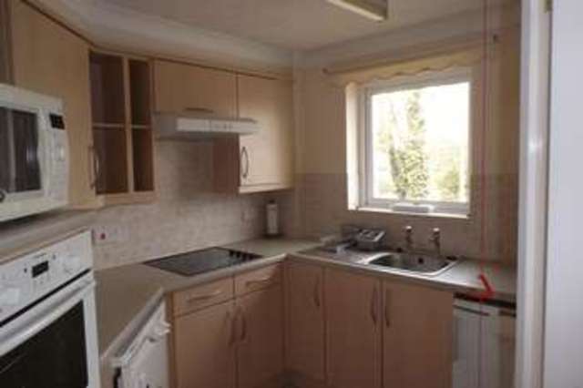  Image of 1 bedroom Flat for sale in Fairfield Road East Grinstead RH19 at Fairfield Road  East Grinstead, RH19 4HD