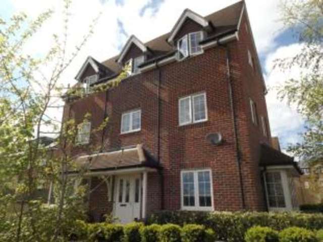  Image of 5 bedroom Detached house for sale in Farnham Park Close Farnham GU9 at Farnham Surrey Farnham, GU9 9FG