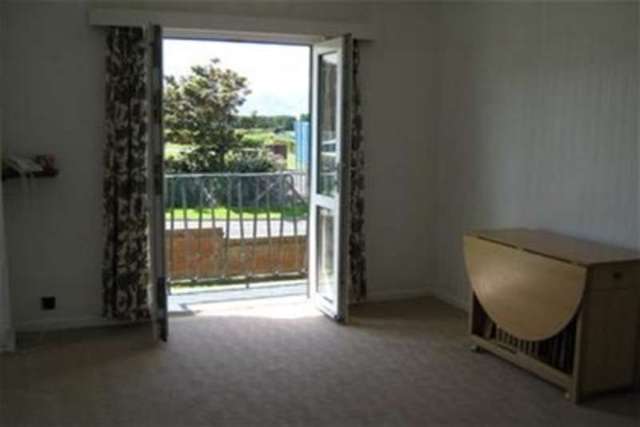  Image of 2 bedroom Flat to rent in Ffordd Elisabeth Llandudno LL30 at Llandudno, LL30 1LD