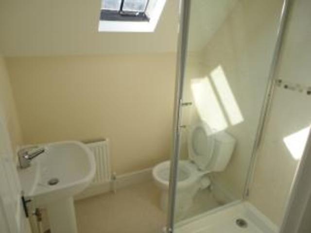  Image of 1 bedroom Apartment to rent in Roundhay Road Leeds LS8 at Roundhay Road Oakwood Gledhow, LS8 4HT