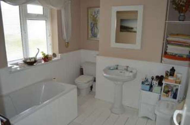  Image of 5 bedroom Detached house to rent in Forest End Camp Hill Newport PO30 at Forest End Camp Hill Newport, PO30 5PG