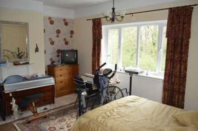  Image of 5 bedroom Detached house to rent in Forest End Camp Hill Newport PO30 at Forest End Camp Hill Newport, PO30 5PG