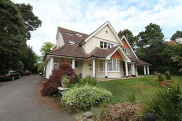  Image of 2 bedroom Flat to rent in Forest Road Canford Cliffs Poole BH13 at Forest Road  Poole, BH13 6DQ