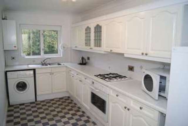  Image of 2 bedroom Flat to rent in Forest Road Canford Cliffs Poole BH13 at Forest Road  Poole, BH13 6DQ
