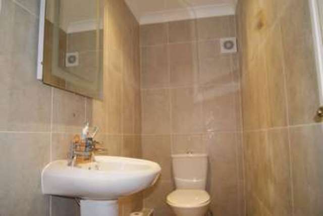  Image of 2 bedroom Flat to rent in Forest Road Canford Cliffs Poole BH13 at Forest Road  Poole, BH13 6DQ