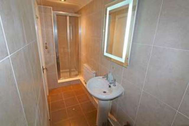  Image of 2 bedroom Flat to rent in Forest Road Canford Cliffs Poole BH13 at Forest Road  Poole, BH13 6DQ
