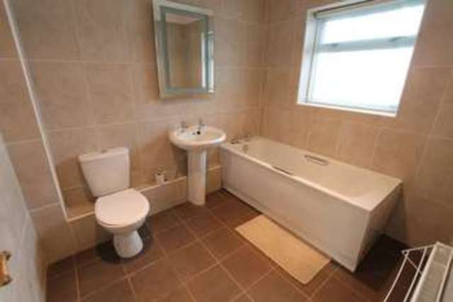 Image of 2 bedroom Flat to rent in Forest Road Canford Cliffs Poole BH13 at Forest Road  Poole, BH13 6DQ