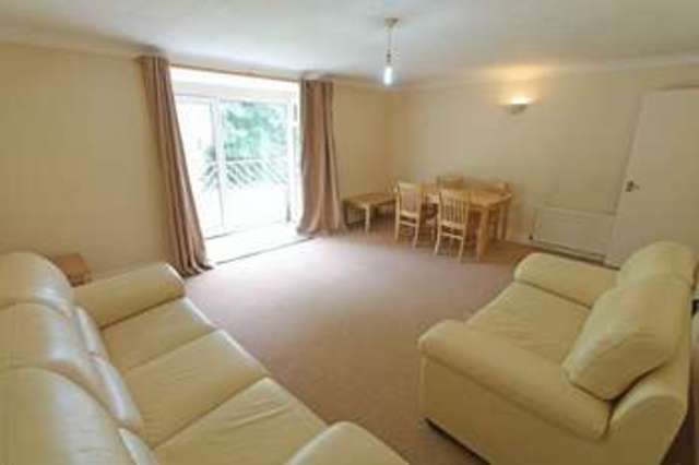  Image of 2 bedroom Flat to rent in Forest Road Canford Cliffs Poole BH13 at Forest Road  Poole, BH13 6DQ