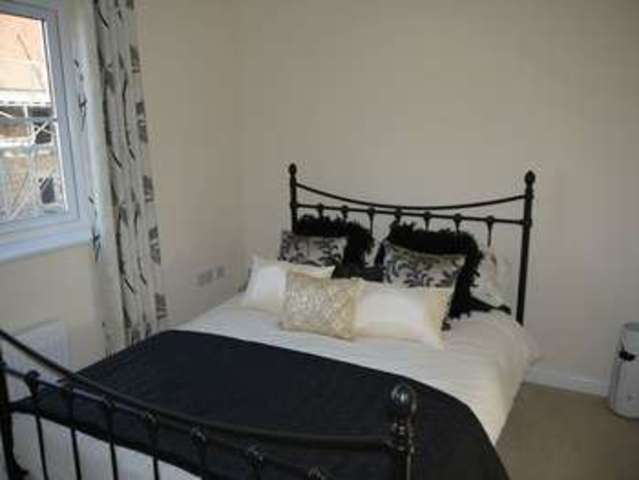  Image of 2 bedroom Terraced house to rent in Fowen Close Street BA16 at Fowen Close  Street, BA16 0FY