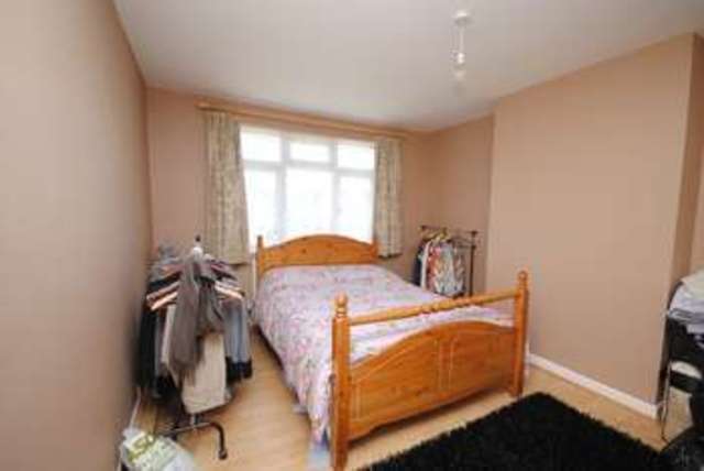  Image of 3 bedroom Semi-Detached house for sale in Glenfield Avenue Southampton SO18 at Glenfield Avenue Bitterne Southampton, SO18 4EU