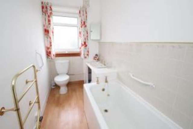  Image of 2 bedroom Flat for sale in Glenspean Street Glasgow G43 at Glasgow Lanarkshire Pollokshaws, G43 2YZ