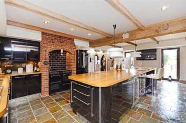  Image of 5 bedroom Property for sale in Farm View Road Kimberworth Rotherham S61 at Farm View Road ROTHERHAM ROTHERHAM, S61 2BL