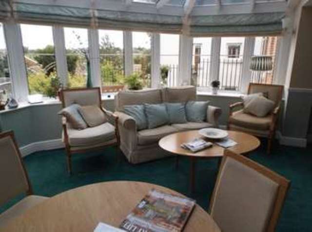  Image of 1 bedroom Flat for sale in Grange Road Uckfield TN22 at Grange Road  Uckfield, TN22 1FD