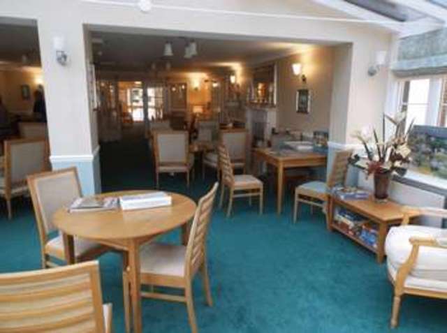 Image of 1 bedroom Flat for sale in Grange Road Uckfield TN22 at Grange Road  Uckfield, TN22 1FD