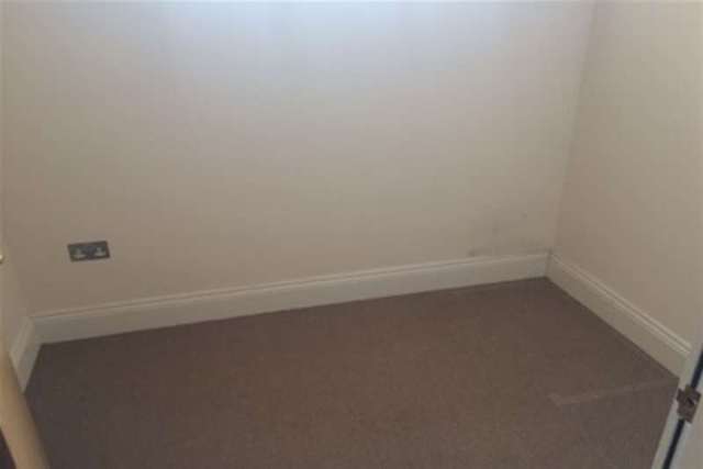  Image of 2 bedroom Flat to rent in Grosvenor Gate Leicester LE5 at Leicester, LE5 0TL