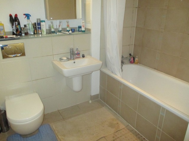  Image of 2 bedroom Apartment for sale in Gunwharf Quays Portsmouth PO1 at Gunwharf Quays Portsmouth Hampshire, PO1 3ET