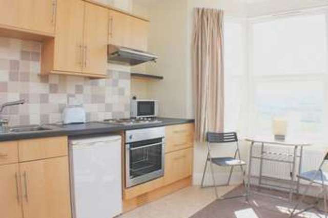  Image of 1 bedroom Flat to rent in Haldon Road Exeter EX4 at Haldon Road  Exeter, EX4 4DZ