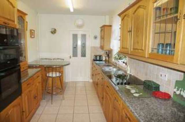  Image of 4 bedroom Detached house for sale in Hamilton Road Taunton TA1 at Hamilton Road  Taunton, TA1 2EP
