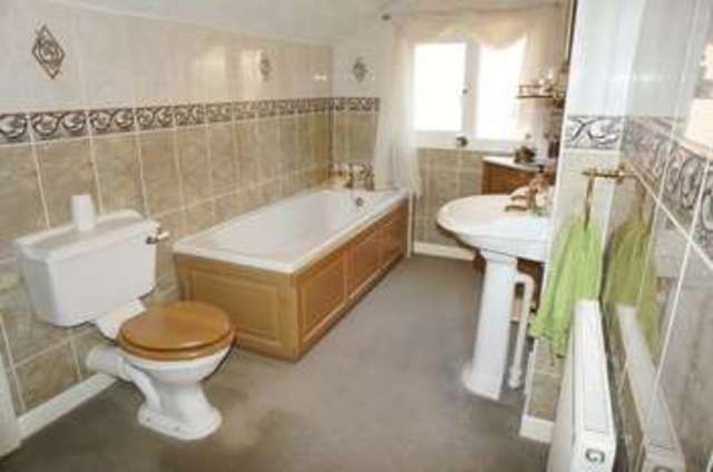  Image of 4 bedroom Detached house for sale in Hamilton Road Taunton TA1 at Hamilton Road  Taunton, TA1 2EP