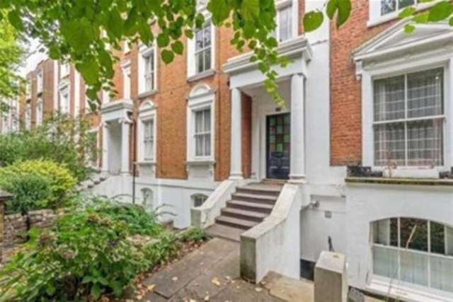  Image of 2 bedroom Flat to rent in Hammersmith Grove London W6 at London, W6 7EW