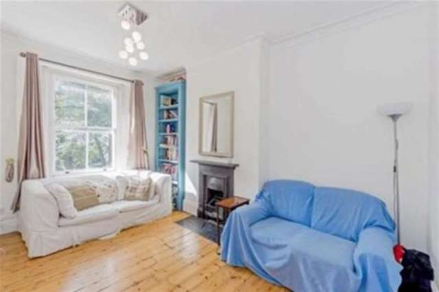  Image of 2 bedroom Flat to rent in Hammersmith Grove London W6 at London, W6 7EW