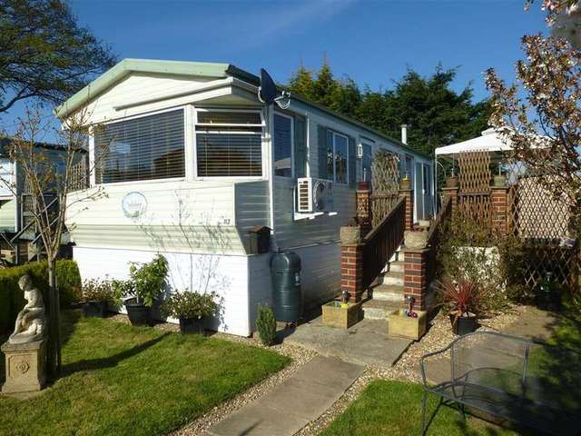  Image of 1 bedroom Detached house for sale in Hampstead Lane Yalding Maidstone ME18 at Yalding Maidstone Maidstone, ME18 6HH
