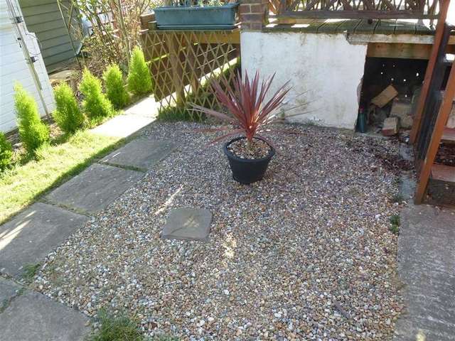  Image of 1 bedroom Detached house for sale in Hampstead Lane Yalding Maidstone ME18 at Yalding Maidstone Maidstone, ME18 6HH