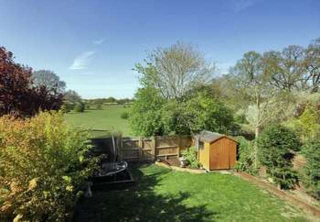  Image of 4 bedroom Detached house for sale in Hayes Walk Smallfield Horley RH6 at Hayes Walk Smallfield Horley, RH6 9QW