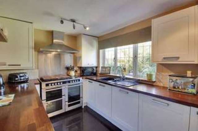  Image of 4 bedroom Detached house for sale in Hayes Walk Smallfield Horley RH6 at Hayes Walk Smallfield Horley, RH6 9QW