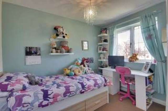 Image of 4 bedroom Detached house for sale in Hayes Walk Smallfield Horley RH6 at Hayes Walk Smallfield Horley, RH6 9QW