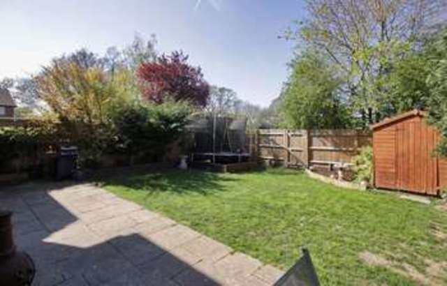  Image of 4 bedroom Detached house for sale in Hayes Walk Smallfield Horley RH6 at Hayes Walk Smallfield Horley, RH6 9QW