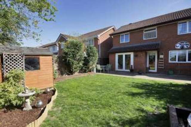  Image of 4 bedroom Detached house for sale in Hayes Walk Smallfield Horley RH6 at Hayes Walk Smallfield Horley, RH6 9QW