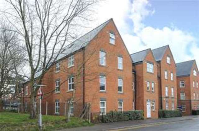  Image of 2 bedroom Apartment to rent in Heath Hill Road South Crowthorne RG45 at Crowthorne Berkshire Crowthorne, RG45 7BH