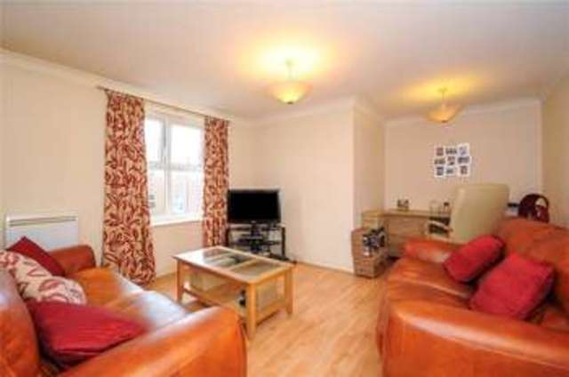  Image of 2 bedroom Apartment to rent in Heath Hill Road South Crowthorne RG45 at Crowthorne Berkshire Crowthorne, RG45 7BH