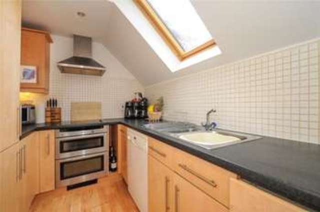  Image of 2 bedroom Apartment to rent in Heath Hill Road South Crowthorne RG45 at Crowthorne Berkshire Crowthorne, RG45 7BH