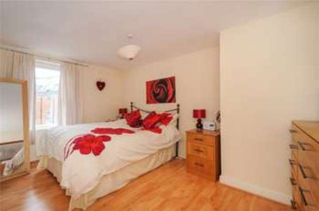  Image of 2 bedroom Apartment to rent in Heath Hill Road South Crowthorne RG45 at Crowthorne Berkshire Crowthorne, RG45 7BH