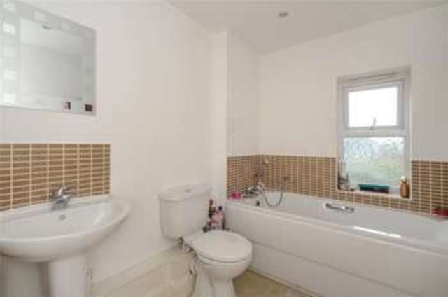  Image of 2 bedroom Apartment to rent in Heath Hill Road South Crowthorne RG45 at Crowthorne Berkshire Crowthorne, RG45 7BH