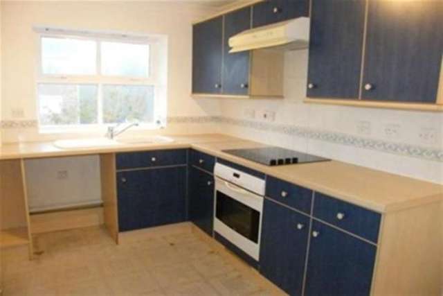  Image of 2 bedroom Flat to rent in Earlswood Drive Paignton TQ3 at Paignton, TQ3 3GR