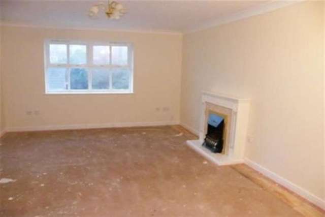  Image of 2 bedroom Flat to rent in Earlswood Drive Paignton TQ3 at Paignton, TQ3 3GR
